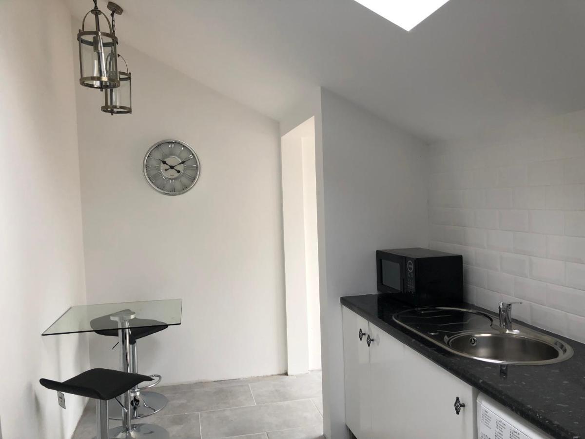 Grooms Cottage Outside Hot Tub Beith Extérieur photo